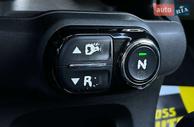 Внедорожник / Кроссовер Citroen C4 Cactus 2015 в 