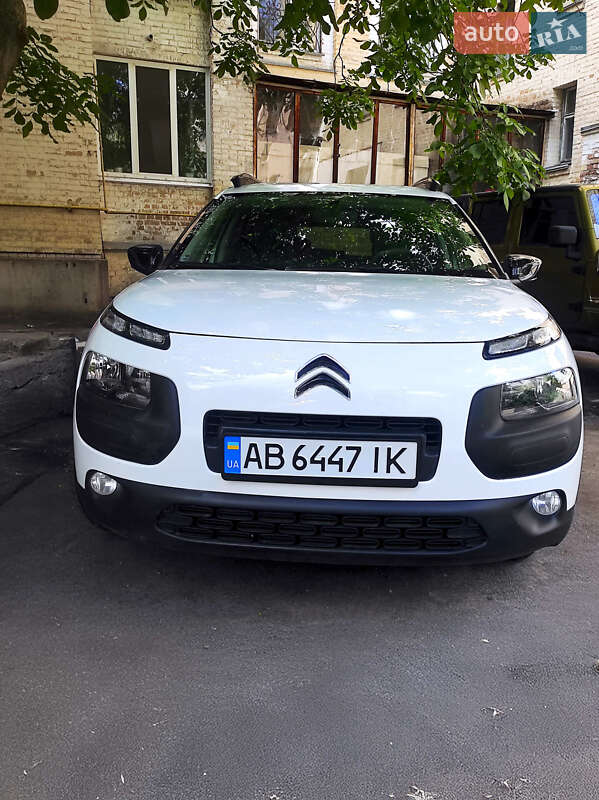 Внедорожник / Кроссовер Citroen C4 Cactus 2016 в 
