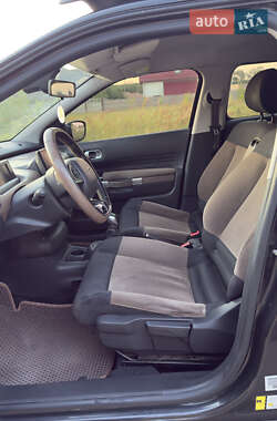 Внедорожник / Кроссовер Citroen C4 Cactus 2015 в 