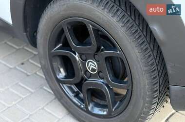 Внедорожник / Кроссовер Citroen C4 Cactus 2015 в 