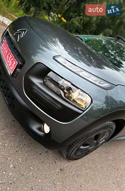 Внедорожник / Кроссовер Citroen C4 Cactus 2016 в 