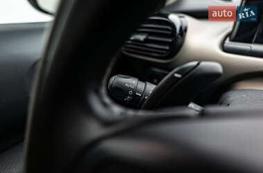 Внедорожник / Кроссовер Citroen C4 Cactus 2016 в 
