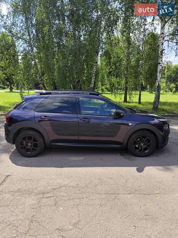 Внедорожник / Кроссовер Citroen C4 Cactus 2015 в 