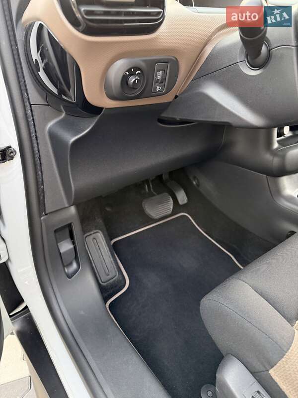 Позашляховик / Кросовер Citroen C4 Cactus 2017 в Києві фото 13 Позашляховик / Кросовер Citroen C4 Cactus 2017 в Києві