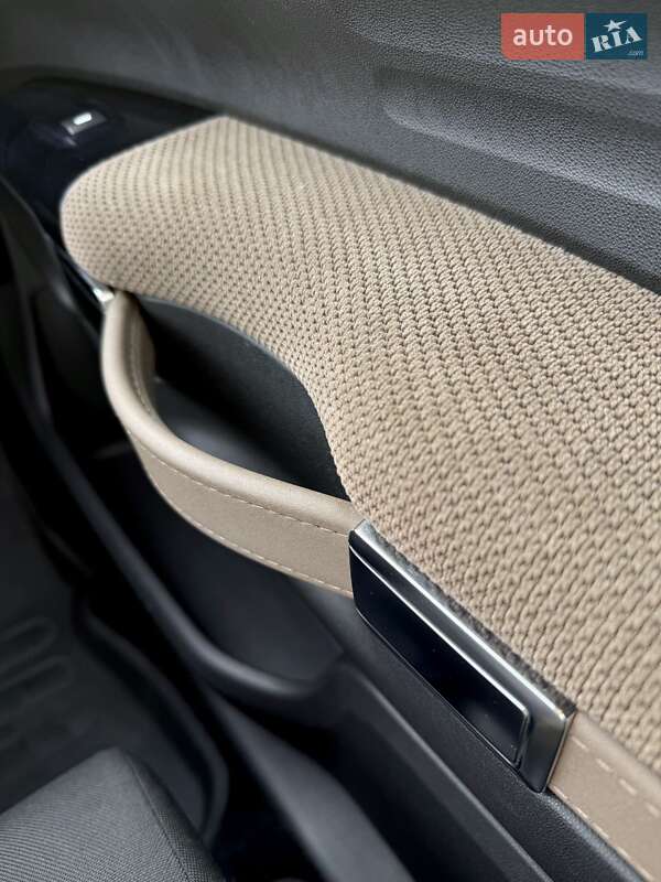 Позашляховик / Кросовер Citroen C4 Cactus 2017 в Києві фото 38 Позашляховик / Кросовер Citroen C4 Cactus 2017 в Києві