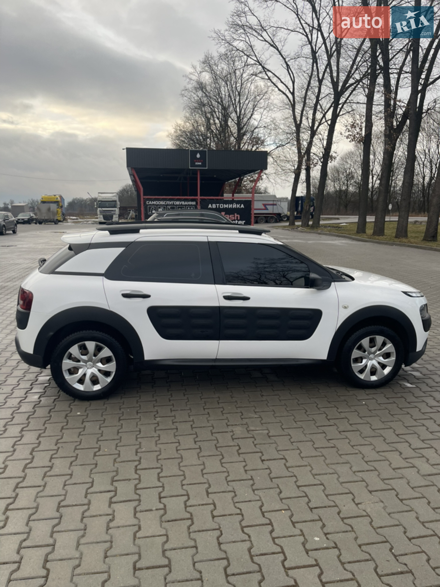 2017 Citroen C4 Cactus - мініатюра 16