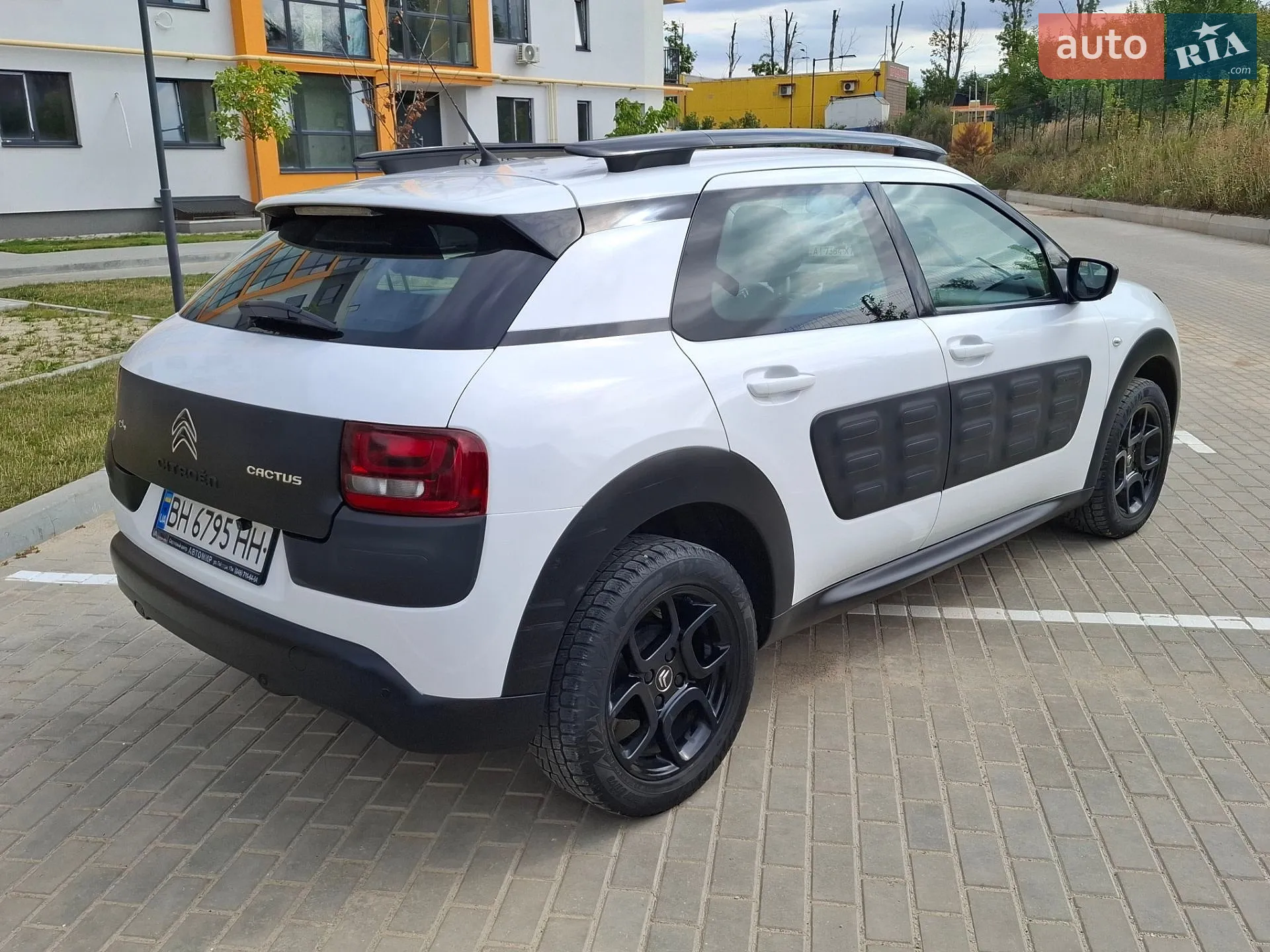 2017 Citroen C4 Cactus - мініатюра 11