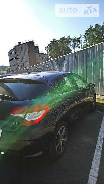 Хэтчбек Citroen C4 2012 в 