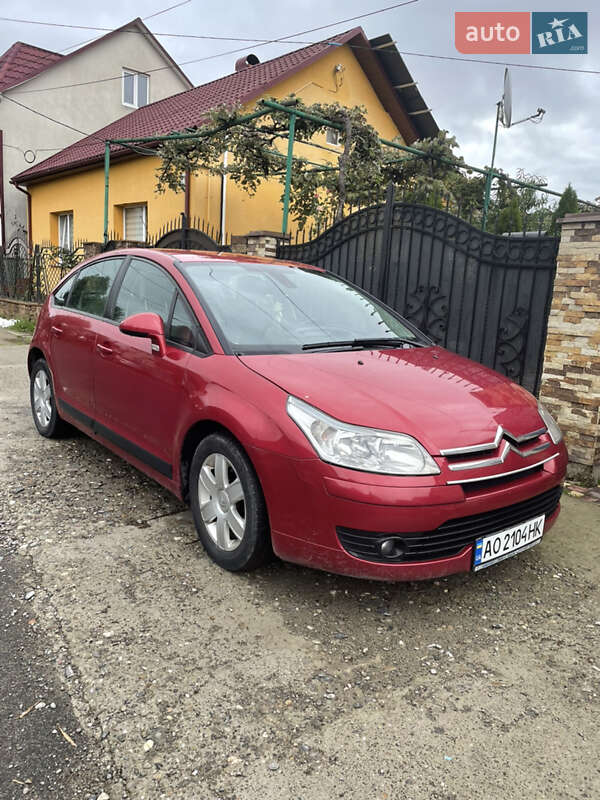 Хэтчбек Citroen C4 2008 в 