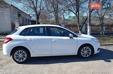 Хэтчбек Citroen C4 2014 в 