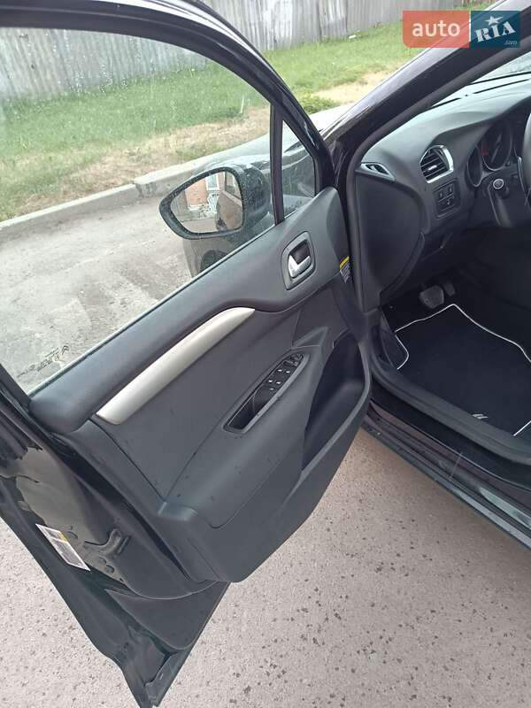 Хетчбек Citroen C4 2013 в Романіву