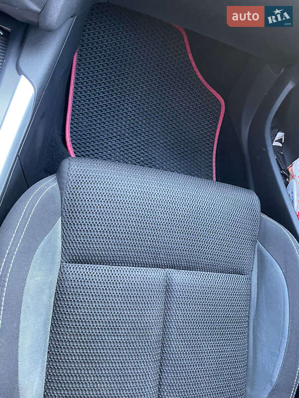 Хэтчбек Citroen C4 2013 в Киеве