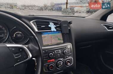 Хэтчбек Citroen C4 2013 в 
