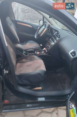 Хэтчбек Citroen C4 2013 в 
