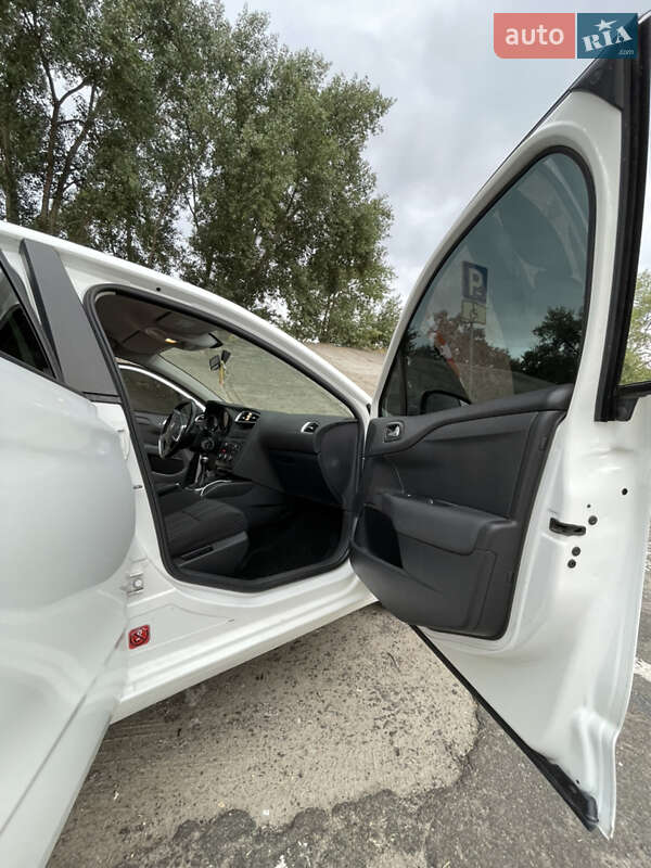 Хэтчбек Citroen C4 2012 в Киеве фото 12 Хэтчбек Citroen C4 2012 в Киеве