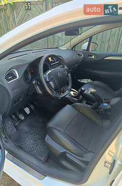 Хэтчбек Citroen C4 2012 в 