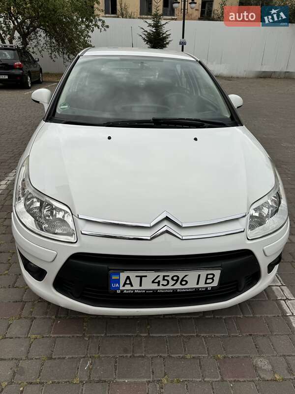 Хэтчбек Citroen C4 2009 в 