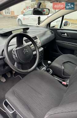 Хэтчбек Citroen C4 2009 в 