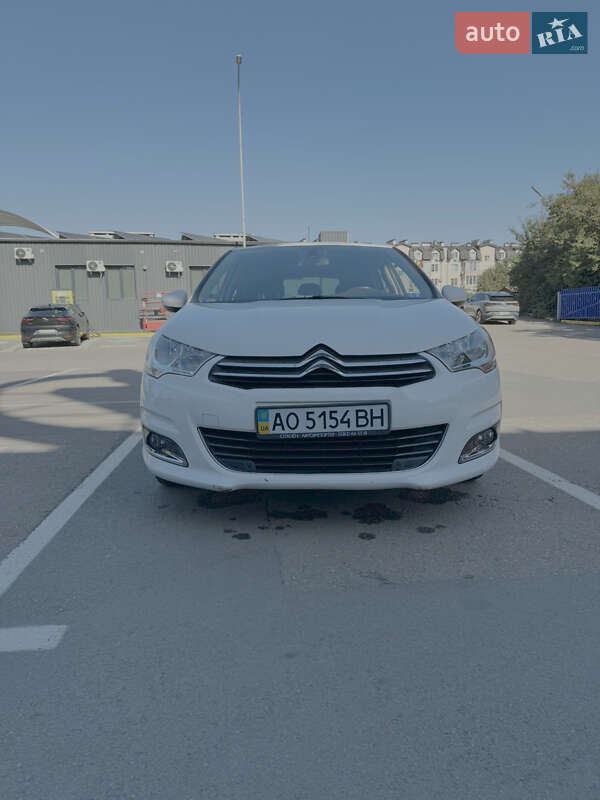 Хэтчбек Citroen C4 2014 в 