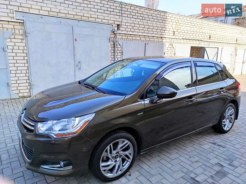 Хэтчбек Citroen C4 2013 в 