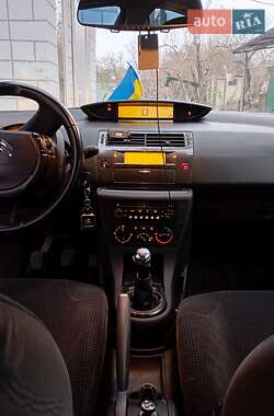 Хэтчбек Citroen C4 2006 в 
