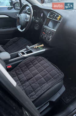 Хэтчбек Citroen C4 2013 в 
