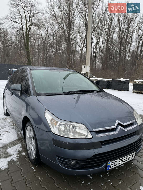Хэтчбек Citroen C4 2004 в 