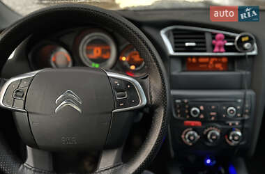 Хэтчбек Citroen C4 2012 в 