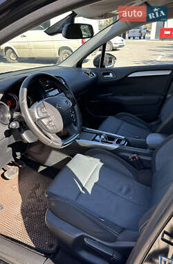 Хэтчбек Citroen C4 2010 в 
