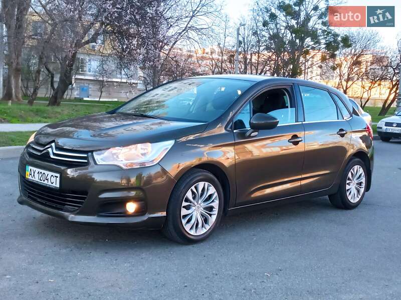 Хэтчбек Citroen C4 2012 в 