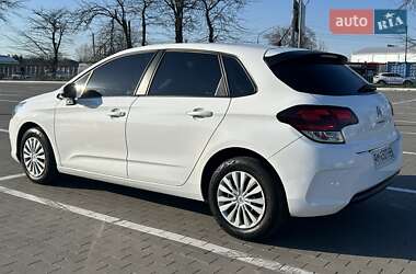 Хэтчбек Citroen C4 2016 в 