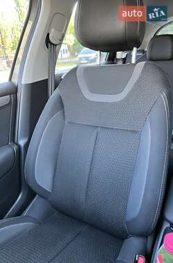 Хэтчбек Citroen C4 2016 в 