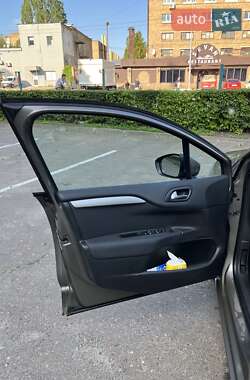 Хэтчбек Citroen C4 2016 в 
