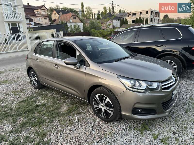 Хэтчбек Citroen C4 2016 в 