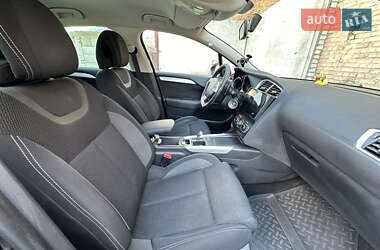 Хэтчбек Citroen C4 2013 в 