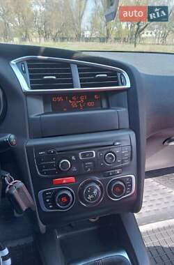 Хэтчбек Citroen C4 2013 в 