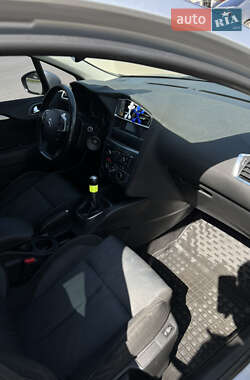 Хэтчбек Citroen C4 2011 в 