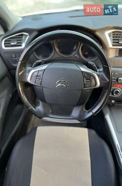 Хэтчбек Citroen C4 2013 в 