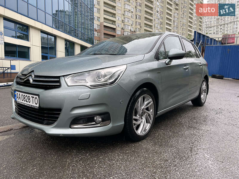 Хетчбек Citroen C4 2012 в 