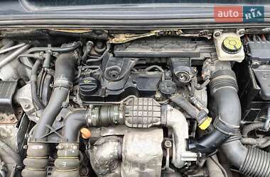 Хэтчбек Citroen C4 2013 в 