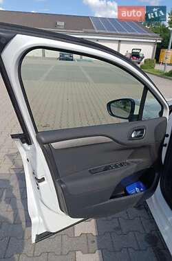 Хэтчбек Citroen C4 2016 в 