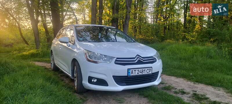 Хэтчбек Citroen C4 2012 в 