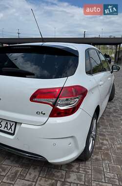 Хэтчбек Citroen C4 2012 в 