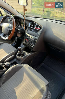 Хэтчбек Citroen C4 2013 в 