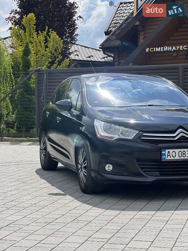 Хэтчбек Citroen C4 2012 в 