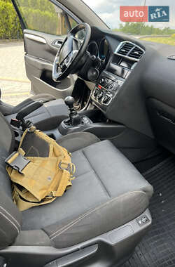 Хэтчбек Citroen C4 2012 в 
