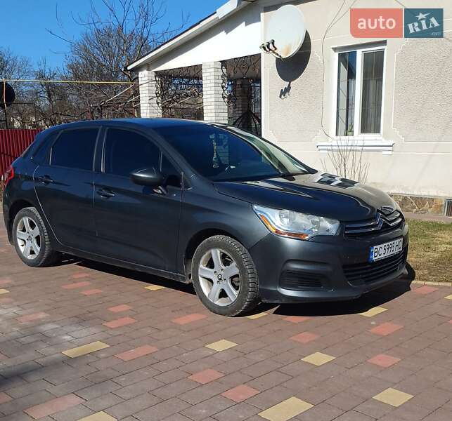 Хэтчбек Citroen C4 2012 в 
