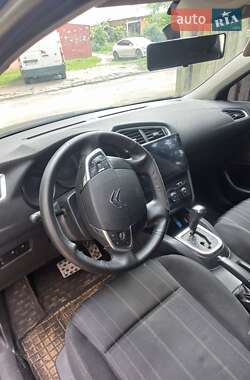 Хэтчбек Citroen C4 2012 в 