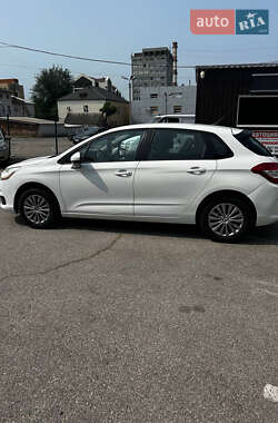 Хэтчбек Citroen C4 2013 в 