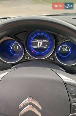 Хэтчбек Citroen C4 2017 в 